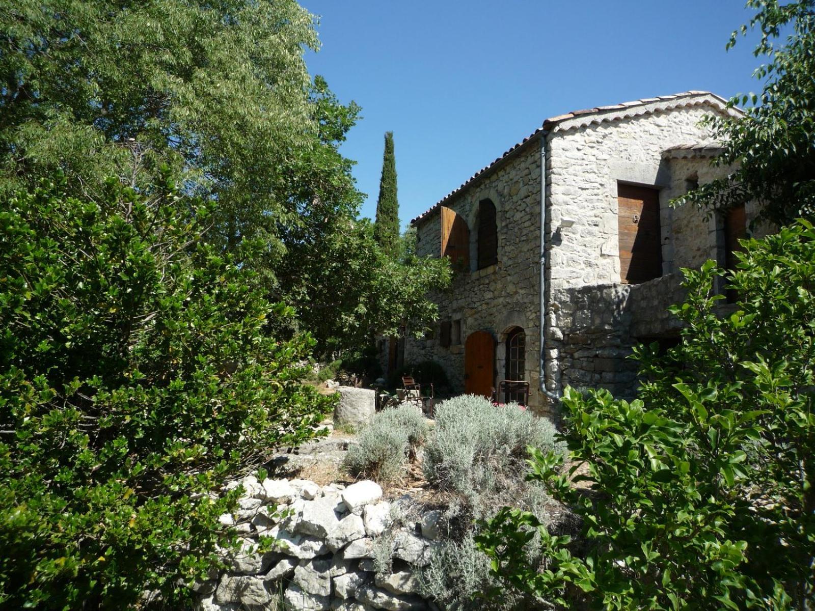 Roulottes Et Cabanes De Saint Cerice 沃格于埃 外观 照片